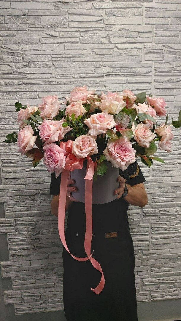 Гигантская коробка ароматных роз, артикул F1350829 - 12000 рублей, доставка по городу. Flawery - доставка цветов