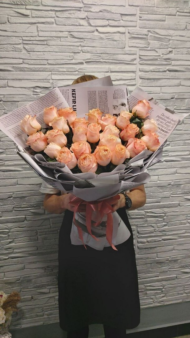 Букет королевская грация, артикул F1350844 - 12804 рублей, доставка по городу. Flawery - доставка цветов