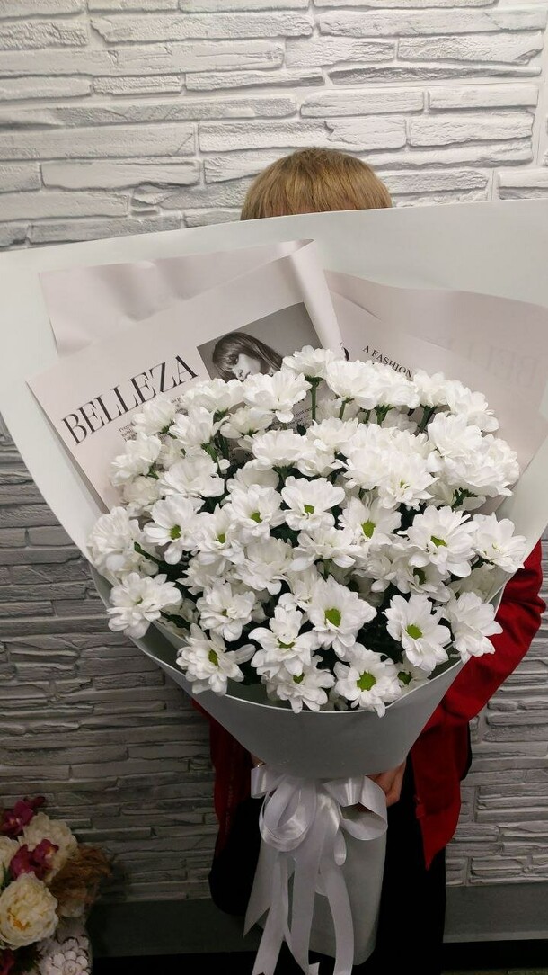 Букет гигант белое облако из хризантем, артикул F1350947 - 4659 рублей, доставка по городу. Flawery - доставка цветов