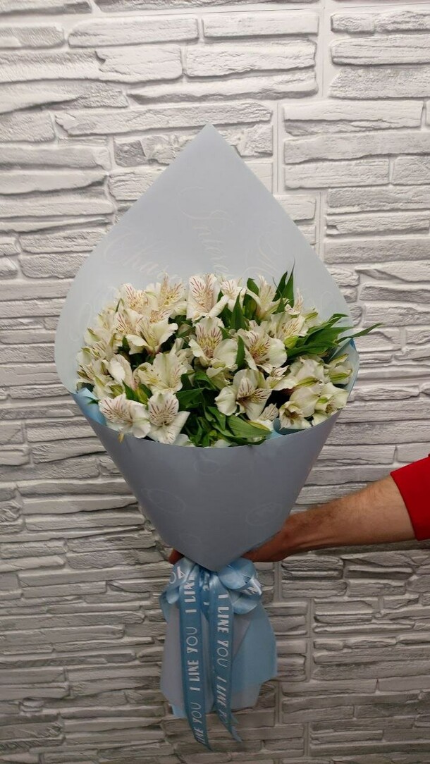 Букет из белой альстромерии, артикул F1350972 - 4193 рублей, доставка по городу. Flawery - доставка цветов