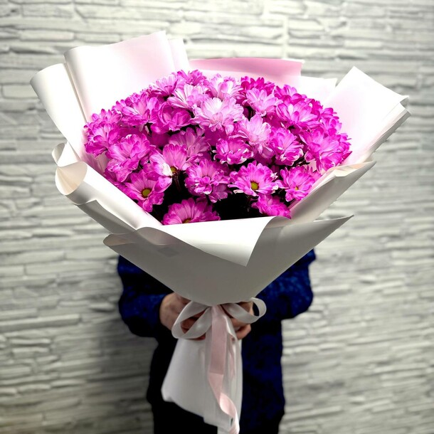 Букет из розовых кустовых хризантем, артикул F1351033 - 4547 рублей, доставка по городу. Flawery - доставка цветов