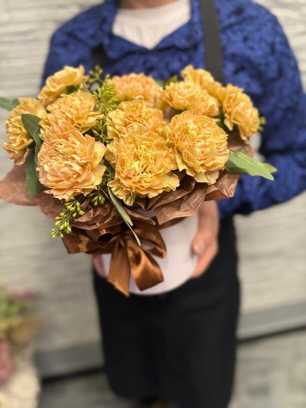 Диантусы в шляпной коробке, артикул F1351084 - 6147 рублей, доставка по городу. Flawery - доставка цветов