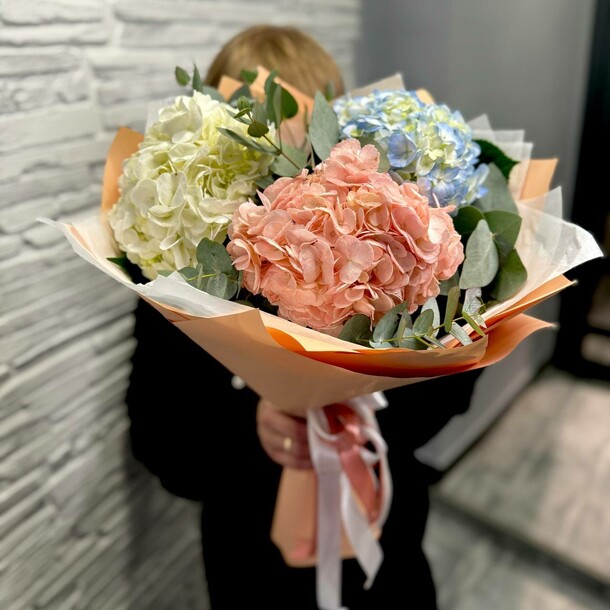 Букет из гортензий, артикул F1351113 - 4723 рублей, доставка по городу. Flawery - доставка цветов