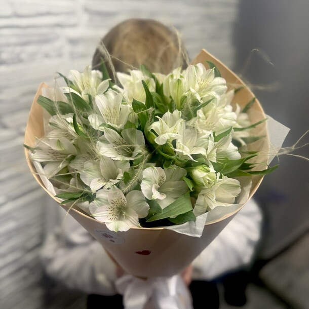 Букет из альстромерии, артикул F1351446 - 3088 рублей, доставка по городу. Flawery - доставка цветов