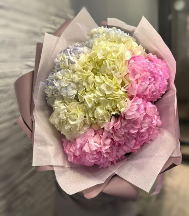 Букет из 9 гортензий, артикул F1365898 - 10210 рублей, доставка по городу. Flawery - доставка цветов