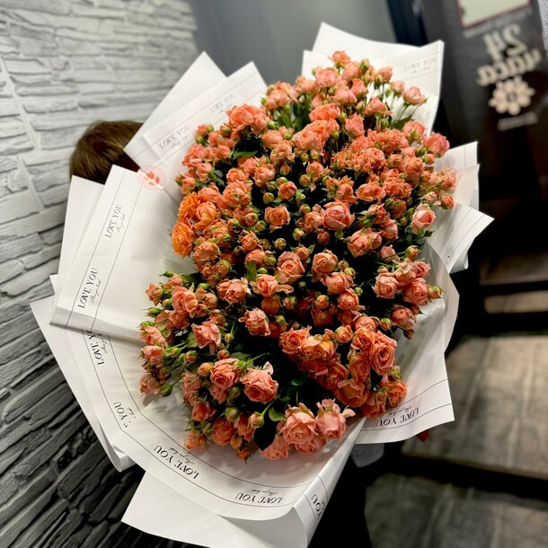 Букет гигант из 25 кустовых роз парадиз, артикул F1367687 - 22791 рублей, доставка по городу. Flawery - доставка цветов