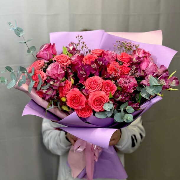 Изящный букет из роз, артикул F1378226 - 11429 рублей, доставка по городу. Flawery - доставка цветов