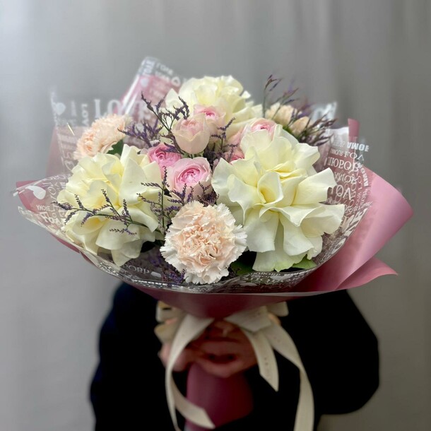 Воздушный букет из французских роз, артикул F1381468 - 6438 рублей, доставка по городу. Flawery - доставка цветов