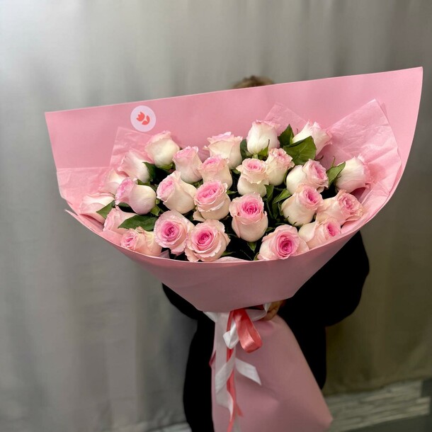 Гигант из 25 роз, артикул F1382485 - 14733 рублей, доставка по городу. Flawery - доставка цветов