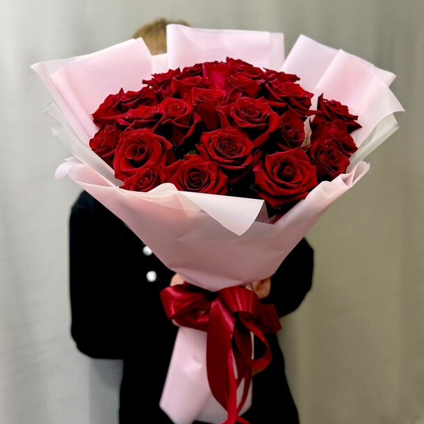 Букет роз гигант 25 штук, артикул F1411622 - 10729 рублей, доставка по городу. Flawery - доставка цветов