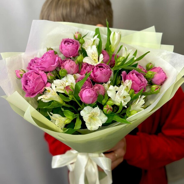 Букет кустовой розы и альстромерии, артикул F1421213 - 5134 рублей, доставка по городу. Flawery - доставка цветов