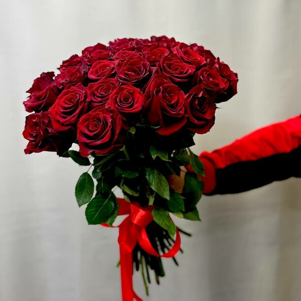Букет 35 роз, артикул F1421224 - 14256 рублей, доставка по городу. Flawery - доставка цветов