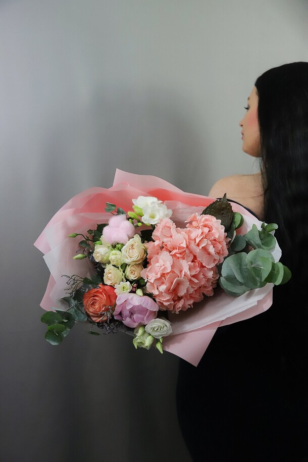 Букет гортензия пион роза лизиантус фрезия, артикул F1424539 - 6969 рублей, доставка по городу. Flawery - доставка цветов