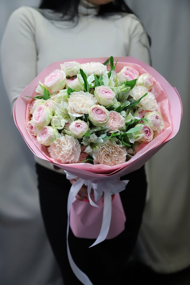 Букет альстромерия роза кустовая диантус, артикул F1441711 - 8295 рублей, доставка по городу. Flawery - доставка цветов