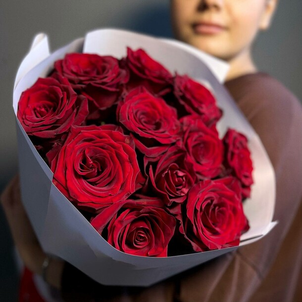 Монобукет из 11 роз сорта эквадор, артикул F1385308 - 5950 рублей, доставка по городу. Flawery - доставка цветов