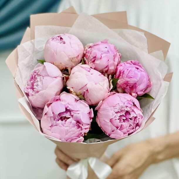 Пионы сара бернард 7 шт, артикул F1437102 - 8820 рублей, доставка по городу. Flawery - доставка цветов