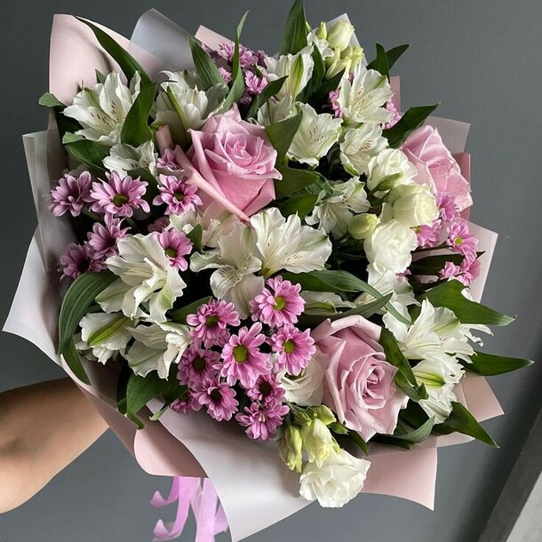 Букет романтика, артикул F1350613 - 7094 рублей, доставка по городу. Flawery - доставка цветов