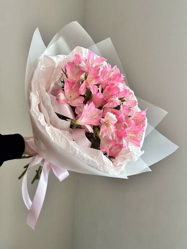 Нежная альстермерия, артикул F1354716 - 4552 рублей, доставка по городу. Flawery - доставка цветов