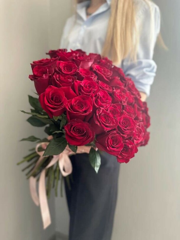 Букет роз, артикул F1354717 - 16624 рублей, доставка по городу. Flawery - доставка цветов