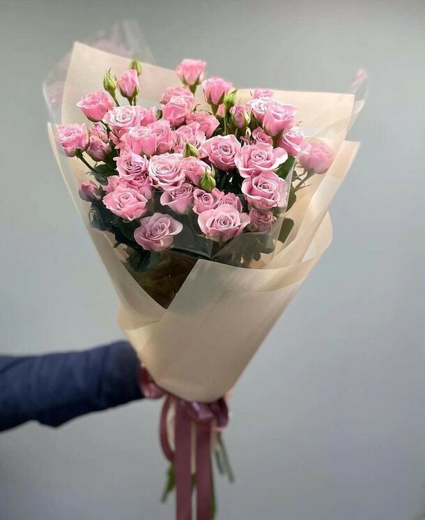 Розовые кустовые розы, артикул F1356484 - 4459 рублей, доставка по городу. Flawery - доставка цветов