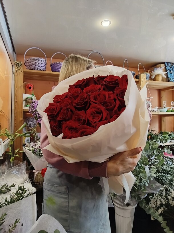 25 роз моно, артикул F1356841 - 17290 рублей, доставка по городу. Flawery - доставка цветов