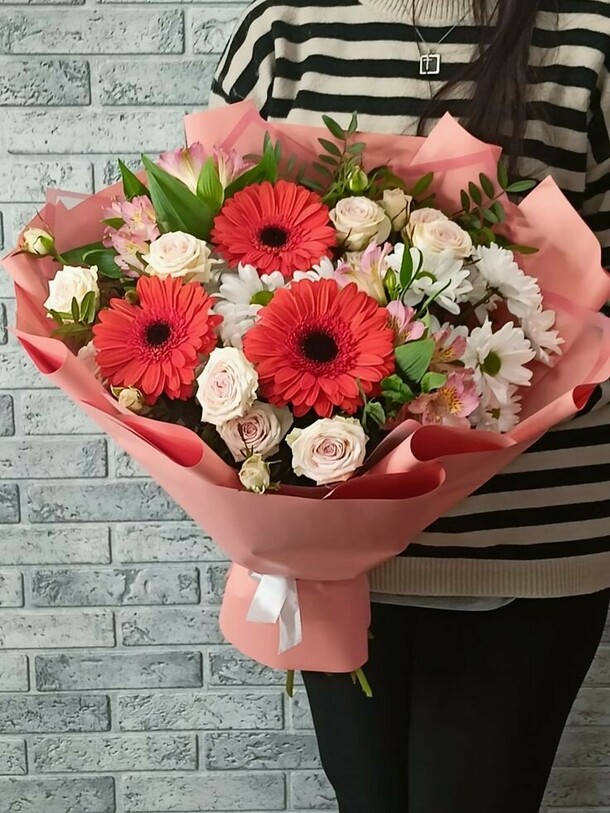 Букет яна, артикул F1357268 - 9996 рублей, доставка по городу. Flawery - доставка цветов