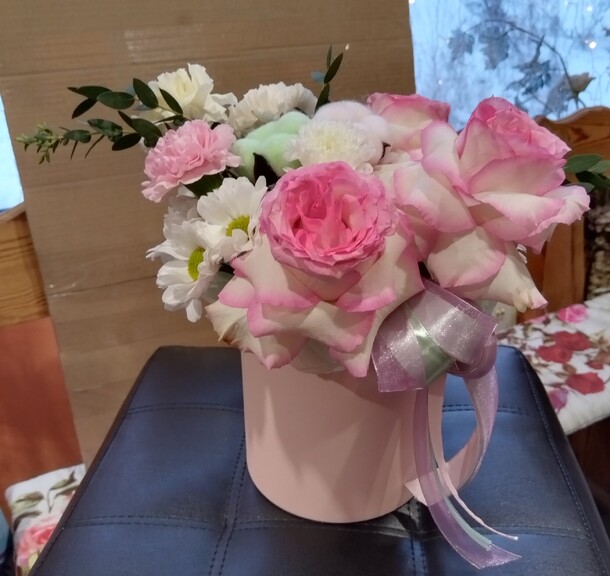 Приятный комплимент для нее, артикул F1358904 - 6096 рублей, доставка по городу. Flawery - доставка цветов