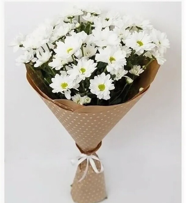 Пять ромашек в крафте, артикул F1362153 - 3992 рублей, доставка по городу. Flawery - доставка цветов