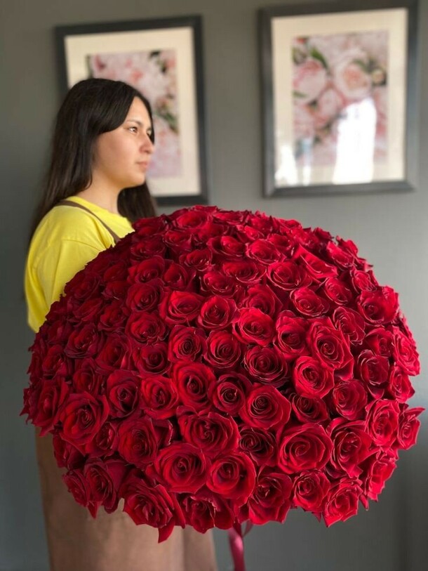 Красная роза 101шт, артикул F1363415 - 67216 рублей, доставка по городу. Flawery - доставка цветов