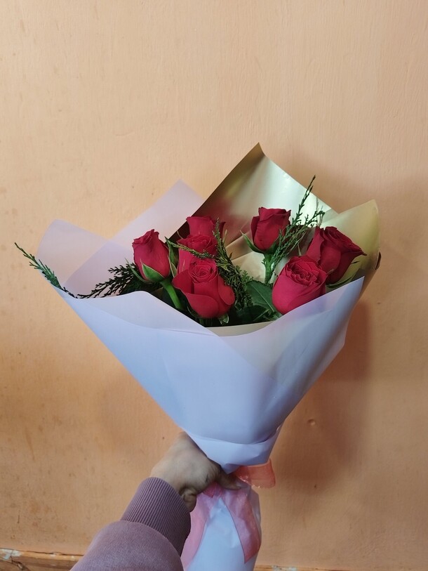 Букет красных роз, артикул F1366450 - 5771 рублей, доставка по городу. Flawery - доставка цветов
