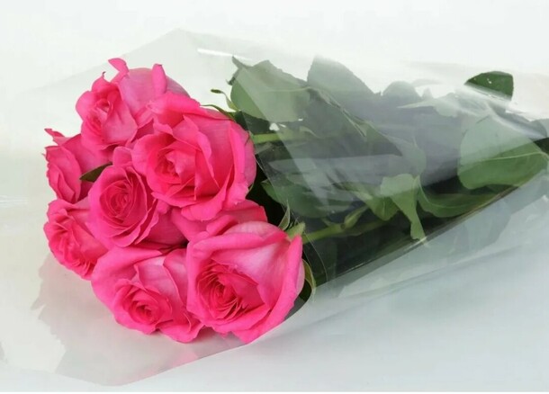 7 роз в плёнке, артикул F1367393 - 5097 рублей, доставка по городу. Flawery - доставка цветов