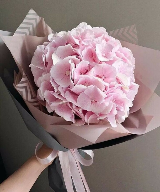 Букет комплимент "гортензия", артикул F1367751 - 2463 рублей, доставка по городу. Flawery - доставка цветов