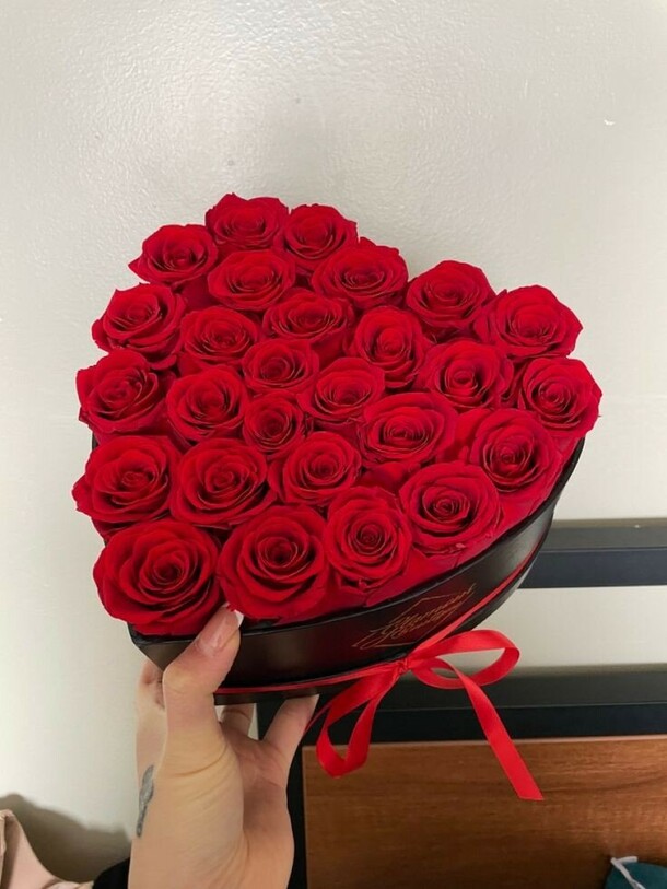 Розы в коробке, артикул F1370952 - 18049 рублей, доставка по городу. Flawery - доставка цветов