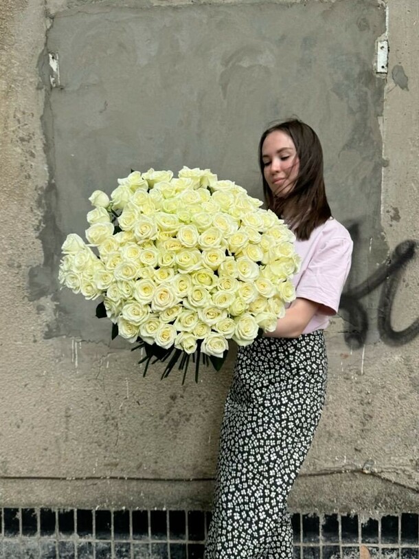 101 роза 60см, артикул F1370958 - 67216 рублей, доставка по городу. Flawery - доставка цветов