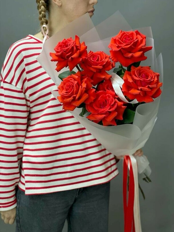 Моно из роз, артикул F1371008 - 5697 рублей, доставка по городу. Flawery - доставка цветов