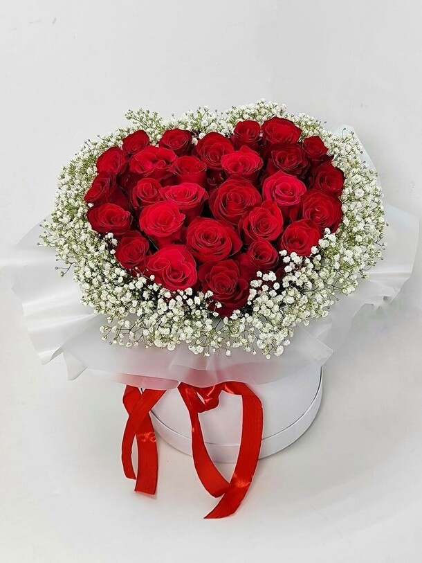 Сердце в шляпной коробке, артикул F1380480 - 11495 рублей, доставка по городу. Flawery - доставка цветов