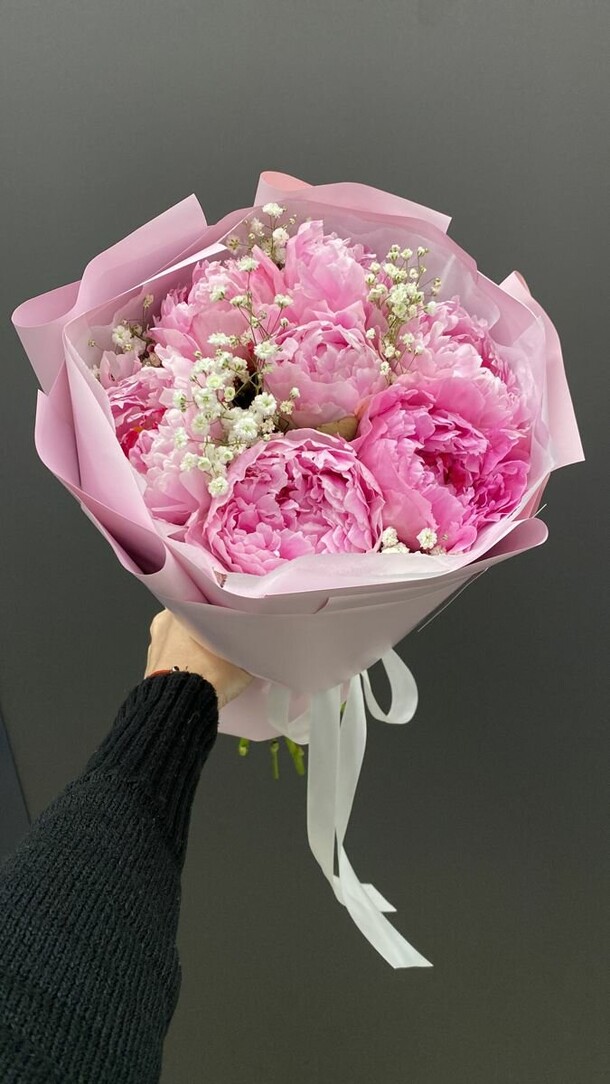 Букет пионы с гипсофилой, артикул F1428782 - 3450 рублей, доставка по городу. Flawery - доставка цветов