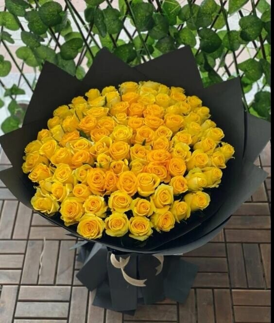 Букет из 51 желтой розы, артикул F1273366 - 10273 рублей, доставка по городу. Flawery - доставка цветов