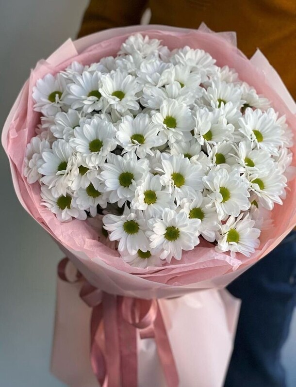 Букет из 9  кустовых хризантем в оформлении, артикул F1315643 - 4818 рублей, доставка по городу. Flawery - доставка цветов