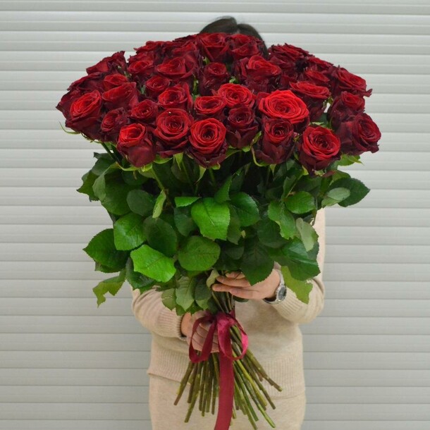 Букет из 101 розы с доставкой в сочи, артикул F1366640 - 27800 рублей, доставка по городу. Flawery - доставка цветов