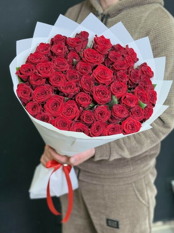 51 красная роза 70см, артикул F1415286 - 11545 рублей, доставка по городу. Flawery - доставка цветов