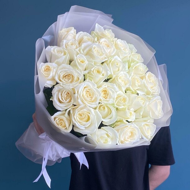 Букет 29 белых роз 50см, артикул F1419719 - 6500 рублей, доставка по городу. Flawery - доставка цветов