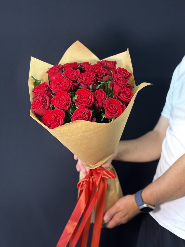 19 красных роз, артикул F1448041 - 5900 рублей, доставка по городу. Flawery - доставка цветов