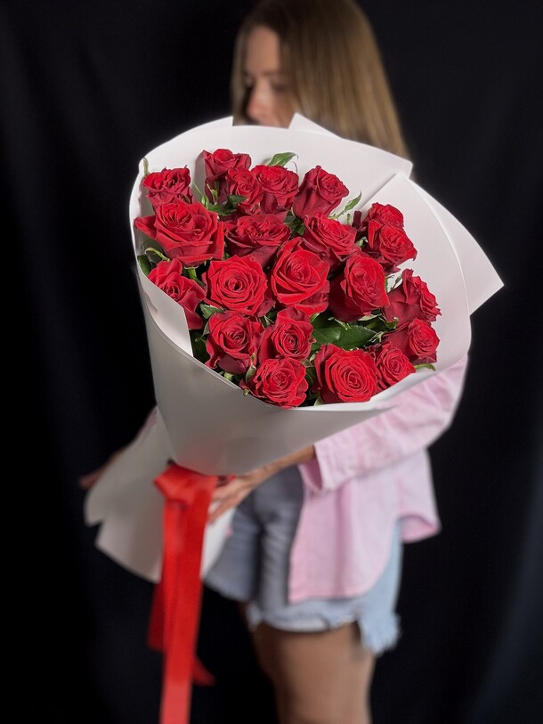 Букет из красных роз, артикул F1450676 - 5364 рублей, доставка по городу. Flawery - доставка цветов