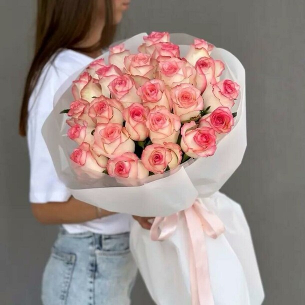 Букет из розовых роз, артикул F1451113 - 5364 рублей, доставка по городу. Flawery - доставка цветов