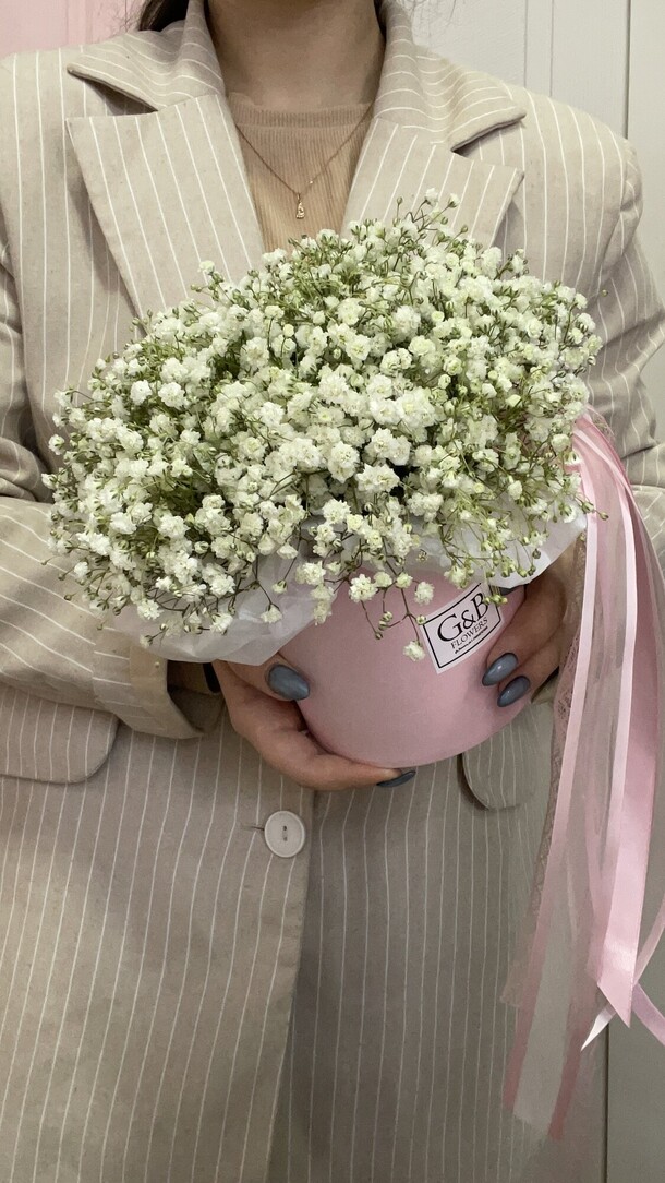 Коробочка с гипсофилой, артикул F1362357 - 2450 рублей, доставка по городу. Flawery - доставка цветов