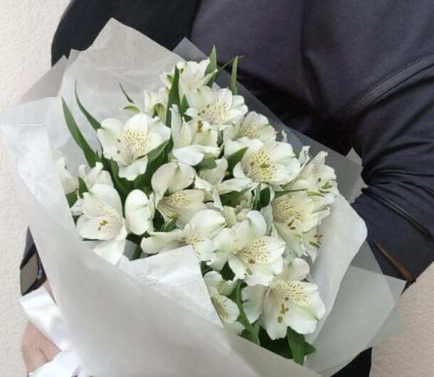 Букет белой альстромерии, артикул F1377969 - 3000 рублей, доставка по городу. Flawery - доставка цветов