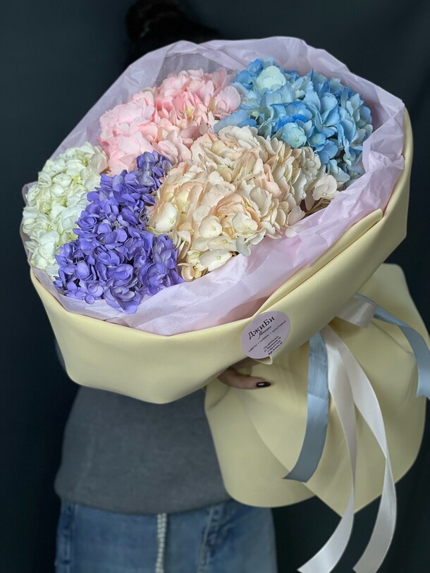 Воздушное облако гортензий, артикул F1482961 - 4865 рублей, доставка по городу. Flawery - доставка цветов