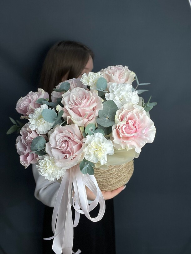 Корзина французских роз, артикул F1482971 - 6320 рублей, доставка по городу. Flawery - доставка цветов