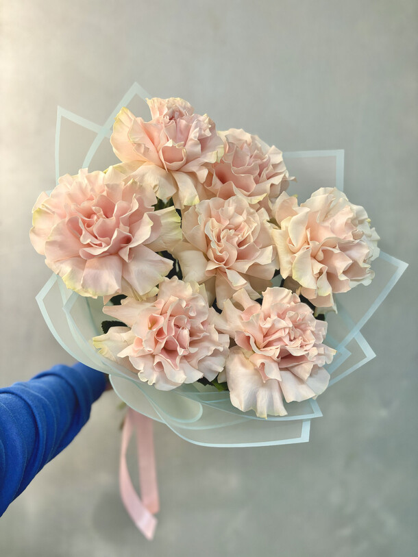 Букет из 7 французских роз, артикул F1351332 - 4999 рублей, доставка по городу. Flawery - доставка цветов